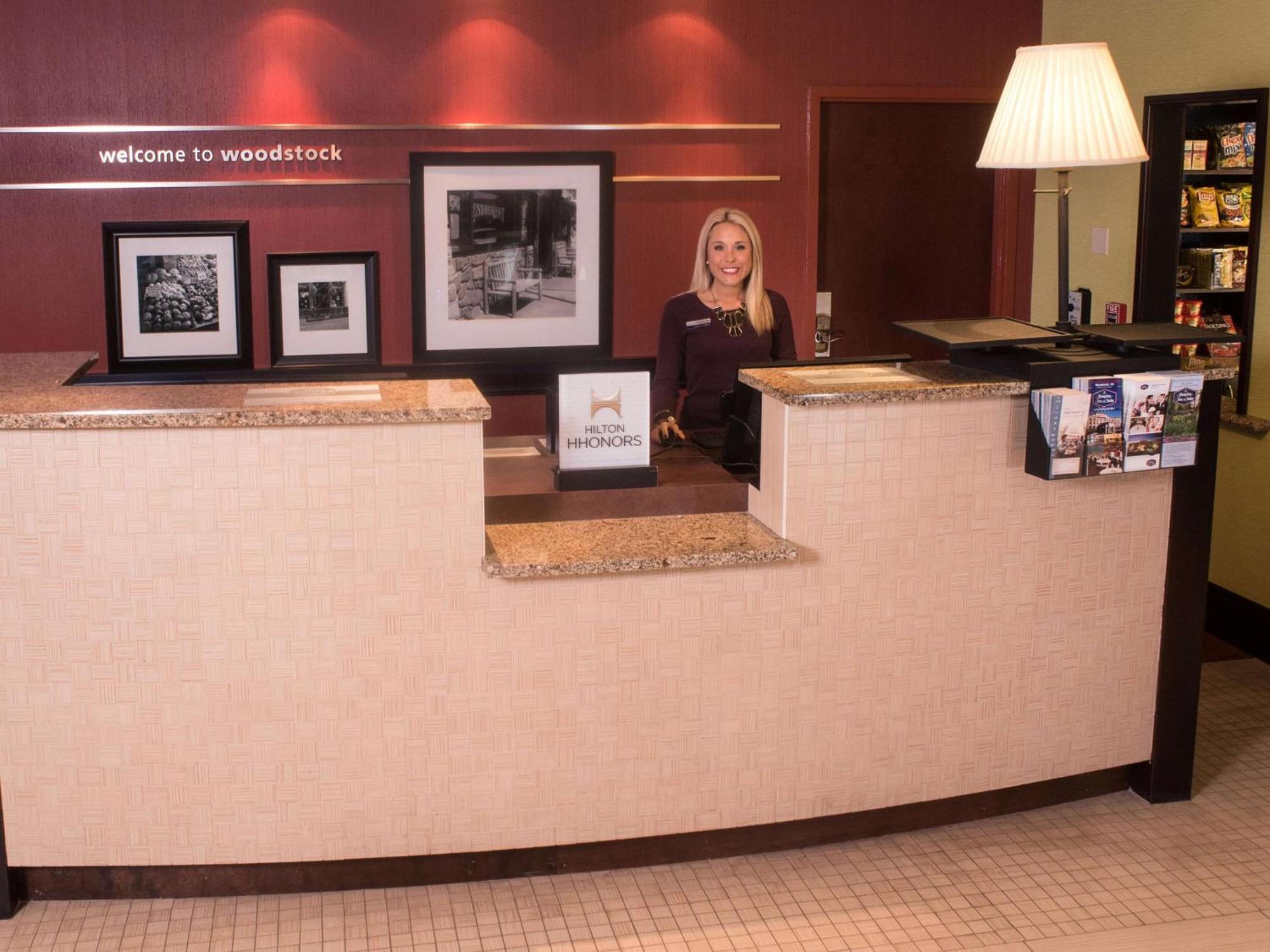 Hampton Inn And Suites Woodstock, Virginia Exterior foto